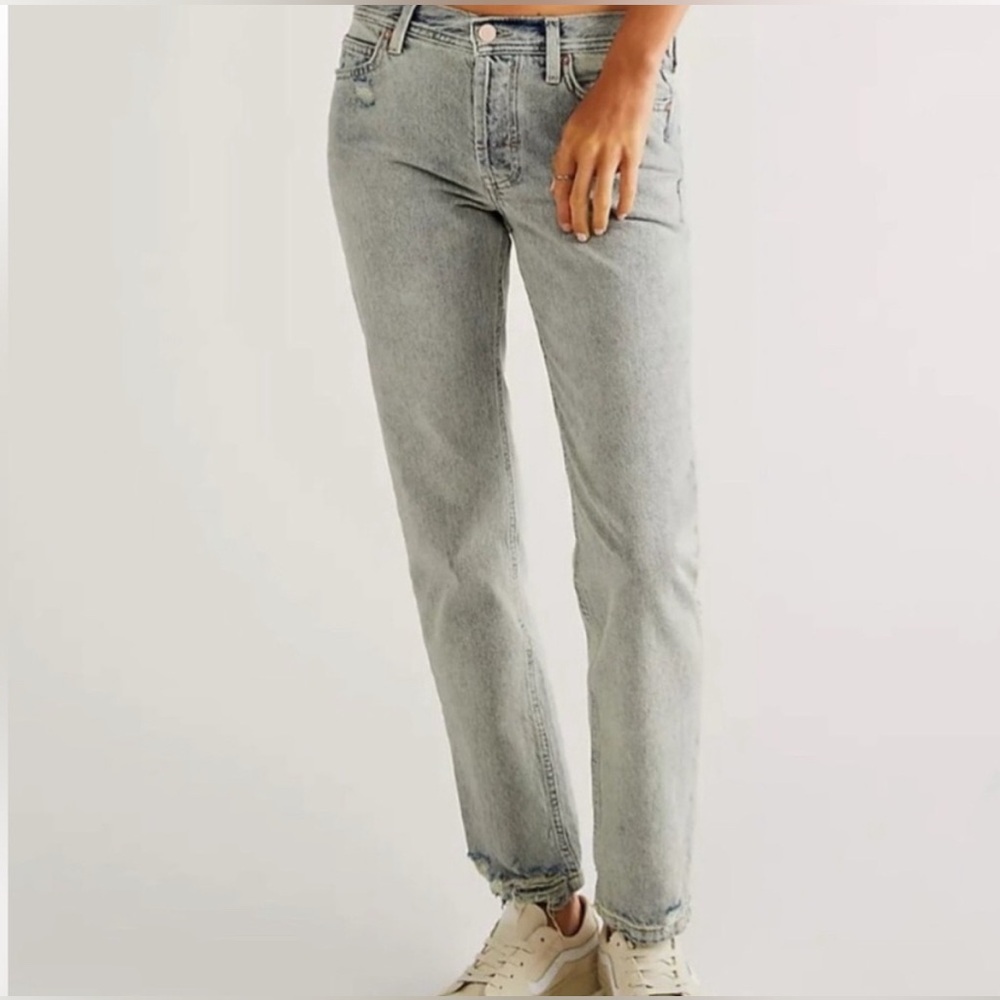 NWOT We The Free Light Wash Unknown Legend Mid Rise Skinny